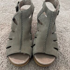 Dansko Stylish Gray/Brown tone Women's Sandal Heel (3”)